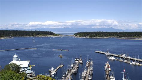 Coast Bastion Hotel Nanaimo is a good choice for island golf packages