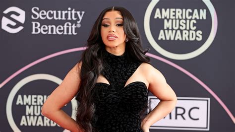 Cardi B Cleared Of Battery Charges After Throwing Microphone At Fan