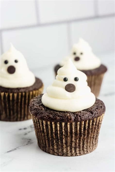 Easy Ghost Halloween Cupcakes - Sarah Maker