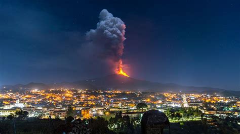 Mount Etna eruption 2021: Europe's most active volcano puts on its ...