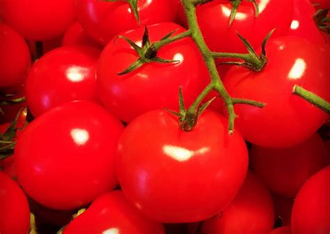 How To Turn Tomatoes Into a One-Ingredient Seasoning That’ll Add Major ...