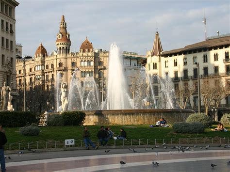 File:Spain.Barcelona.Plaza.Catalunya.jpg - Wikipedia