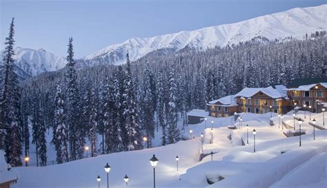 These Stunning Photographs Show How Kashmir Turns Into A Snowy ...