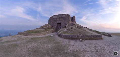 Easter Sunrise, Moel Famau. | Moel Famau the highest peak in… | Flickr