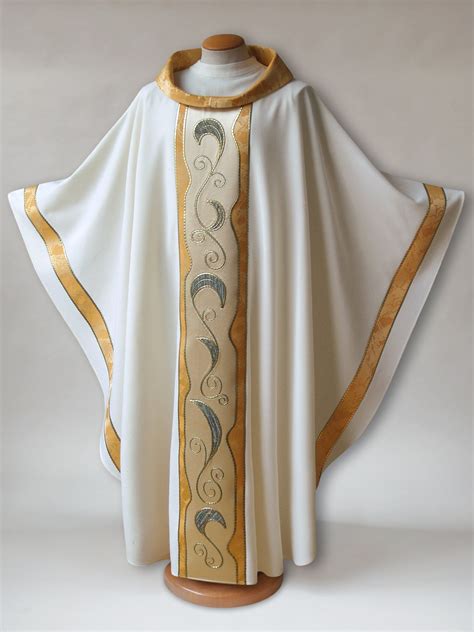 Art Nouveau White & Gold Chasuble | Vestment, How to dye fabric ...