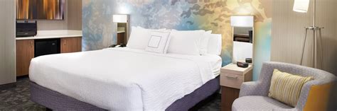 Maumee Hotel Rooms and Suites | Courtyard Toledo Maumee/Arrowhead