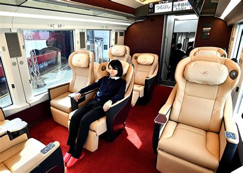 Roomy ‘phoenix’ train removes hesitation to recline seat | The Asahi ...