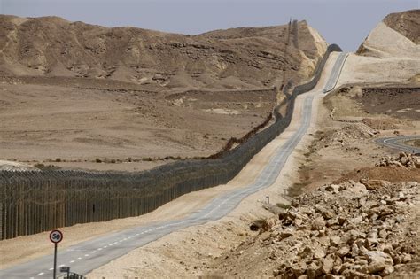 Top US official eyes Israel's Egypt border for Trump wall ideas ...