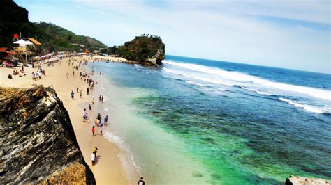 Pantai Indrayanti Menyimpan Keindahan yang Hakiki