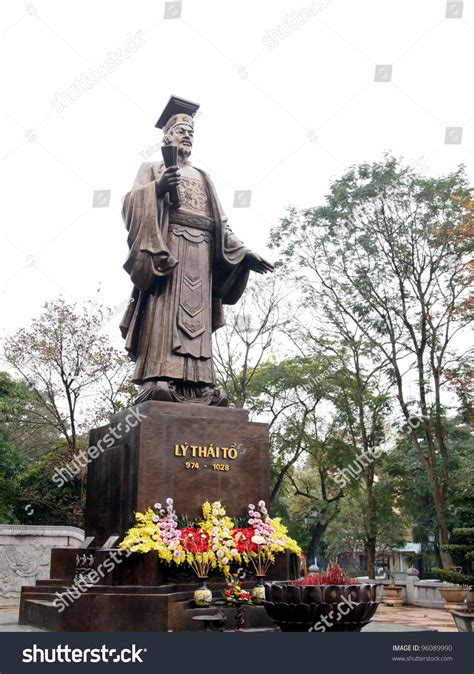 Statue Of Le Loi, Emperor Of Later Le Dynasty - Hanoi, Vietnam Stock ...