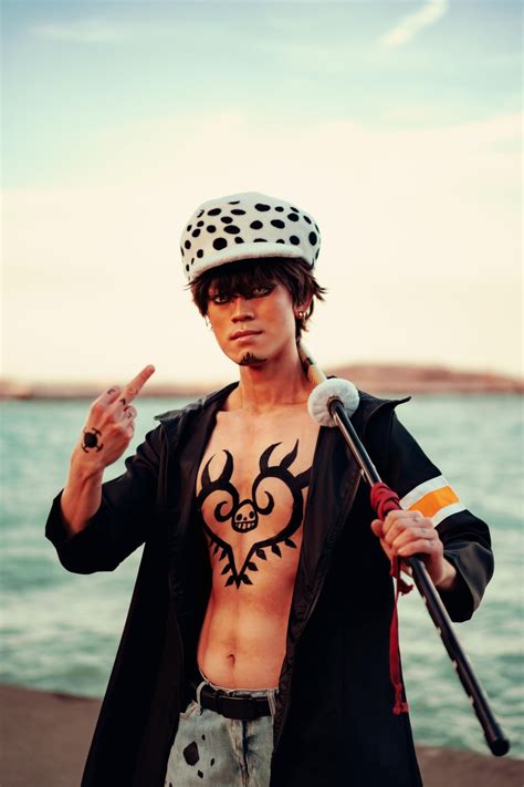 Trafalgar Law Cosplay : r/OnePiece