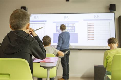 Why You Should Use a Smart Interactive Whiteboard