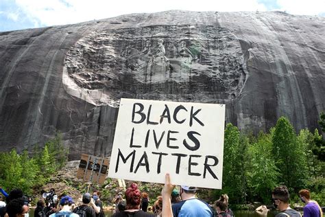 Stone Mountain Georgia: How the Confederate memorial carving became ...