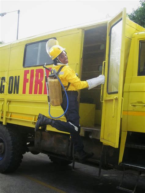 BVUNZAMUTUPO: WORKING ON FIRE ENCOURAGES FIRE FIGHTERS TO FOLLOW THEIR ...