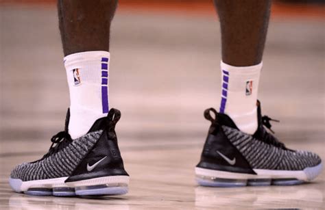 LeBron James Wears Nike LeBron 16 'Oreo' In Lakers Debut