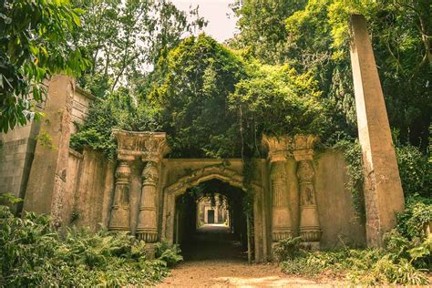 Highgate Cemetery tour & London in the 19th century | It’s All Trip To Me