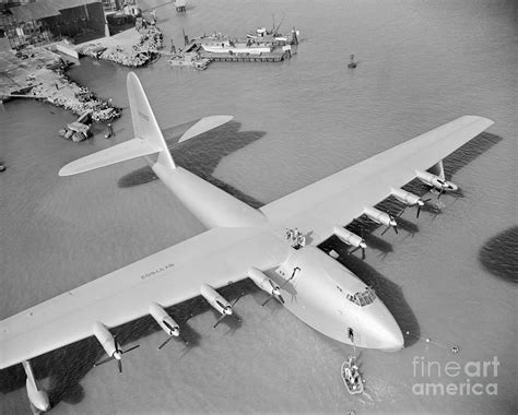 Howard Hughes Spruce Goose Photograph by Bettmann - Fine Art America