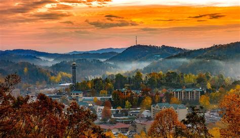 Fall in Gatlinburg: A Guide to Autumn Bliss and River Edge Inn Retreats ...