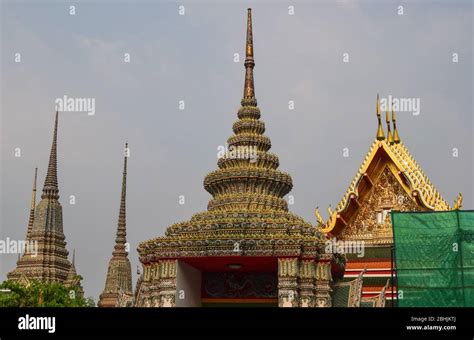 Chao Phraya River & Buddhist Temples, Bangkok 220120 Stock Photo - Alamy