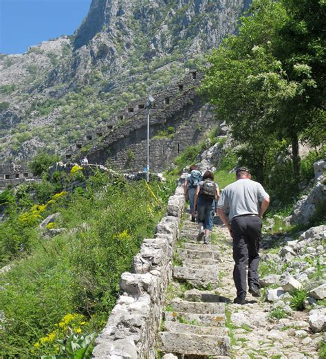 HIKING THE CITY WALLS OF KOTOR - Living in Montenegro :)