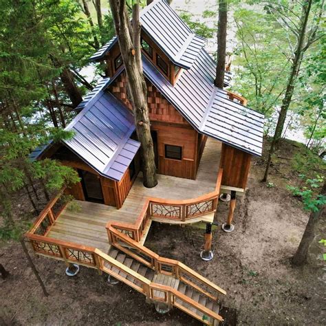 Would You Live In These Treehouse Cabins? | Tree house designs, Tree ...