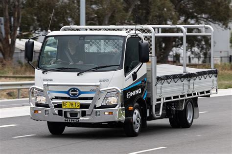 Hino 300 Series Hybrid vs Diesel 2023 Comparison - trucksales.com.au