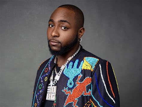 Stop sharing old photos, Davido cautions fans amid reports of welcoming ...