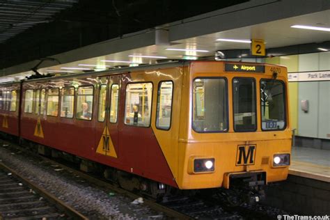 Picture of Tyne and Wear Metro unit 4070 at Park Lane station ...