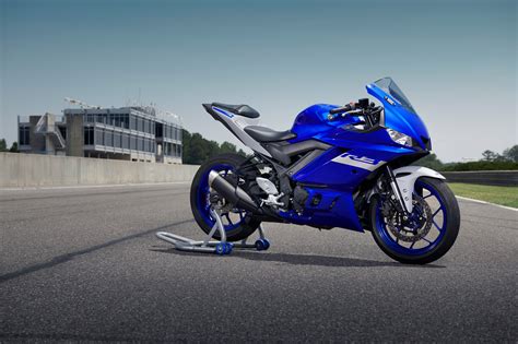 2021 Yamaha YZF-R3 and Monster Energy MotoGP YZF-R3 [Specs, Features ...