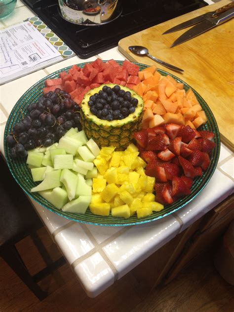 Easy fruit tray | Food, Healthy recipes, Shower food