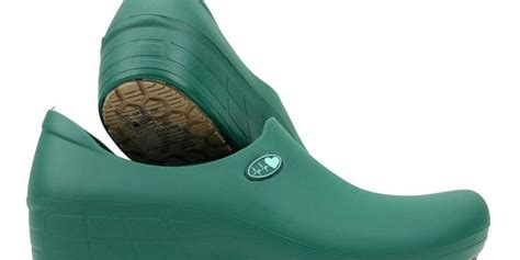 best waterproof shoes for nurses - Nursing Trends