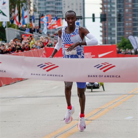 Kelvin Kiptum Breaks Men’s Marathon World Record in Chicago - WSJ