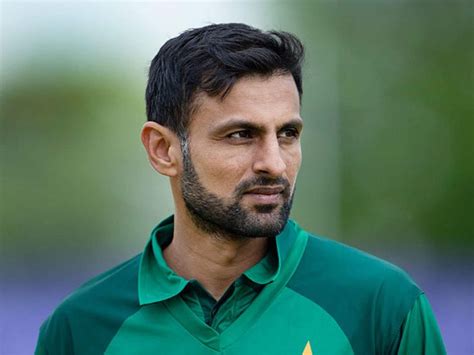 Shoaib Malik Biography, Wiki, Lifestyle, Family, Records, Salary, Net ...