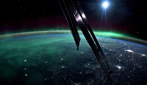 NASA Astronaut Captures 'Absolutely Unreal' Photo of Aurora From Space