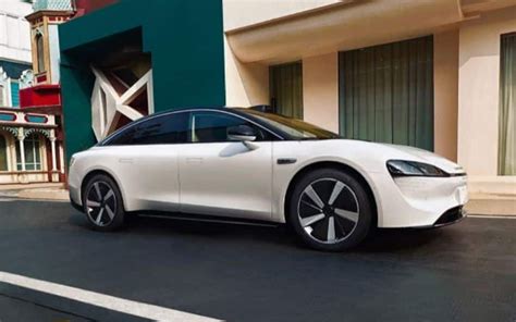 Huawei continues its infiltration of electric cars with the Luxeed S7 ...