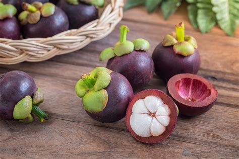 Mangosteen: Benefits and Uses of This Tropical Fruit