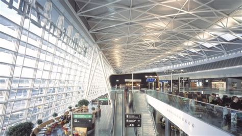 Airport review: Zurich Airport (ZRH), Switzerland is clean, spacious ...