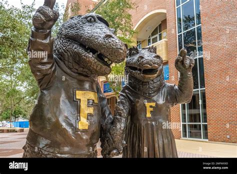 University of Florida mascots, Albert and Alberta Gator, facing Ben ...