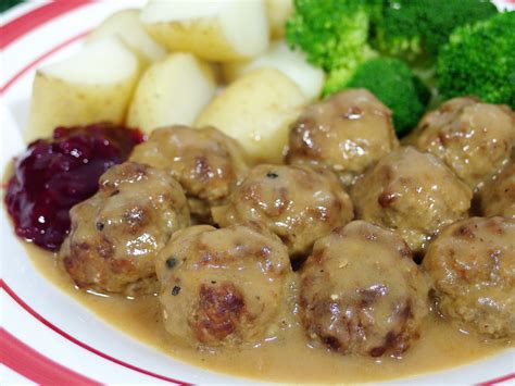 Swedish Meatballs with Gravy and Lingonberry Jam | Spring Tomorrow