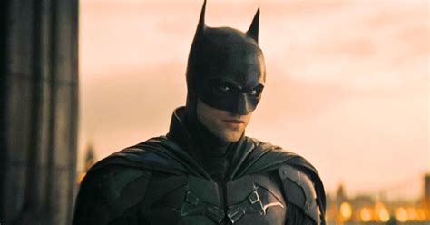 The Batman: 8 Details in Robert Pattinson's Suit You Might Have Missed