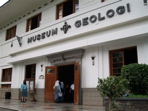 The Old-Men: Bandung Geological Museum (Museum geologi Bandung)