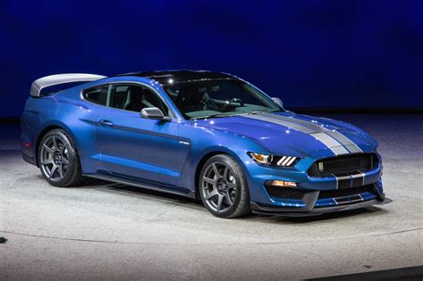 2016 Ford Mustang Shelby GT350R Is A Track-Honed Hooligan