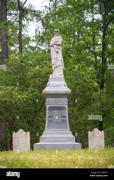 Monument at Moores Creek National Battlefield, NPS Site Stock Photo - Alamy