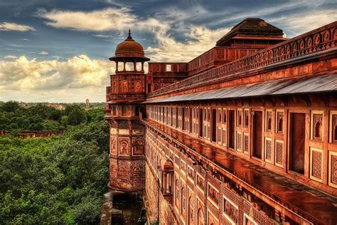 The Mighty Red Fort of New Delhi, a Symbol of Mughal Power and Wealth ...