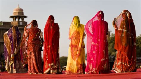 Le sari: le vêtement féminin le plus populaire en Inde