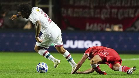 مارسيلو يغادر الملعب باكيا بعد إصابة مروعة لسانشيز | جريدة المنتخب