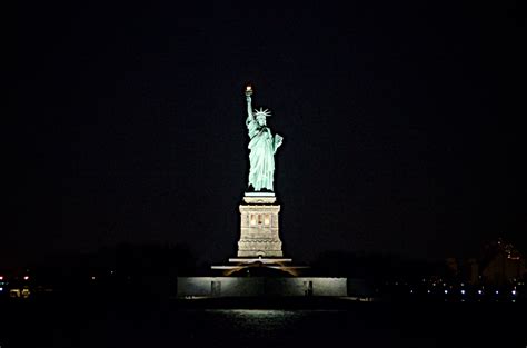 Statue of Liberty at Night | Statue of liberty, Statue, Liberty