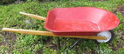 Auction Ohio | Radio Flyer Wheelbarrow