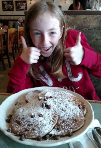 Pancakes and Nuts | How to enjoy a restaurant with kids