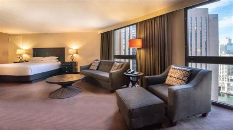 Spacious Hotel Suites in Downtown Chicago | Hyatt Regency Chicago